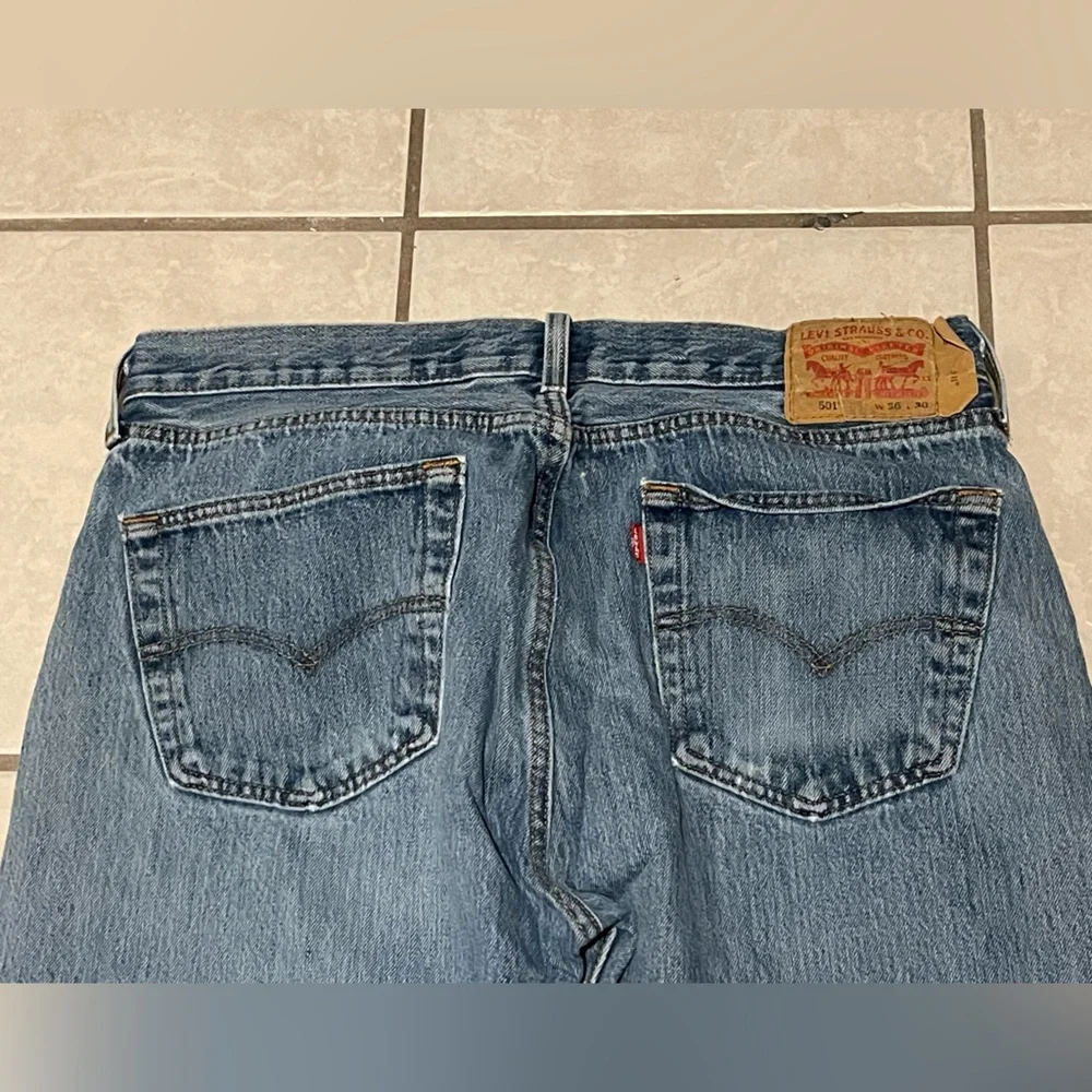 Levi's 501 Button Fly Men's Straight Leg  Blue Denim Distressed Jeans Size 36x30